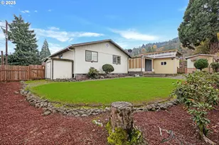 1010 W Luellen Dr, Roseburg, OR 97471 - Photo 10