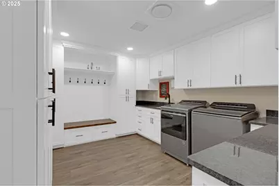 1010 W Luellen Dr, Roseburg, OR 97471 - Photo 26