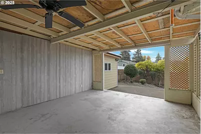 1010 W Luellen Dr, Roseburg, OR 97471 - Photo 42