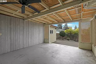 1010 W Luellen Dr, Roseburg, OR 97471 - Photo 42