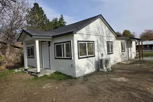 310 NE Fourth St, Irrigon, OR 97844 - Photo 2