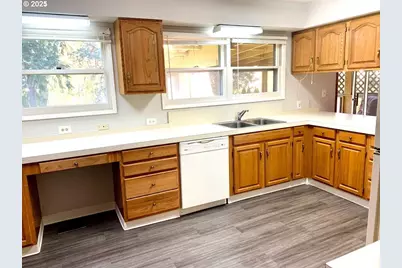 5325 NW 137th Ave, Portland, OR 97229 - Photo 6