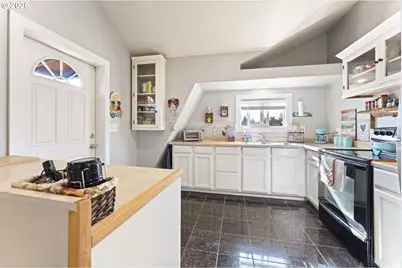 1148 Minnesota Ave, Coos Bay, OR 97420 - Photo 14