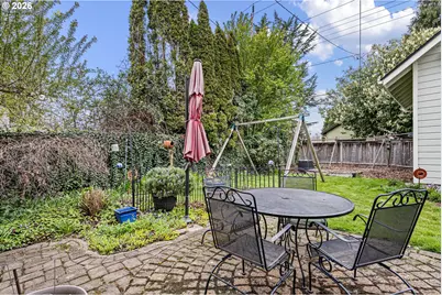 646 B St, Springfield, OR 97477 - Photo 40