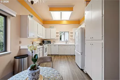 646 B St, Springfield, OR 97477 - Photo 20