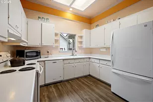 646 B St, Springfield, OR 97477 - Photo 22