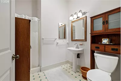 646 B St, Springfield, OR 97477 - Photo 24