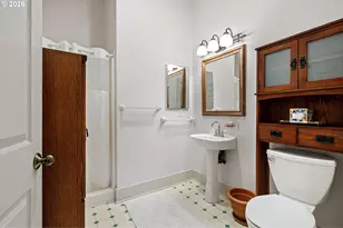 646 B St, Springfield, OR 97477 - Photo 24