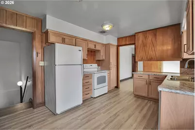 12631 SE Market St, Portland, OR 97233 - Photo 8