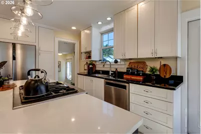 8100 SW Locust St, Portland, OR 97223 - Photo 12
