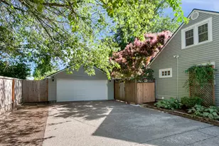 8100 SW Locust St, Portland, OR 97223 - Photo 4