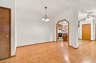 2302 SE 113th Ave, Portland, OR 97216 - Photo 8