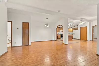 2302 SE 113th Ave, Portland, OR 97216 - Photo 6