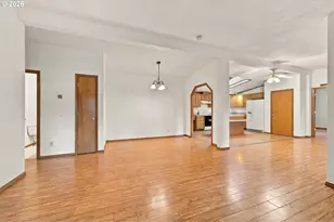 2302 SE 113th Ave, Portland, OR 97216 - Photo 6