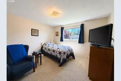 551 Agate St, Sutherlin, OR 97479 - Photo 2