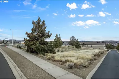 Se Greenleaf Ln, Madras, OR 97741 - Photo 12