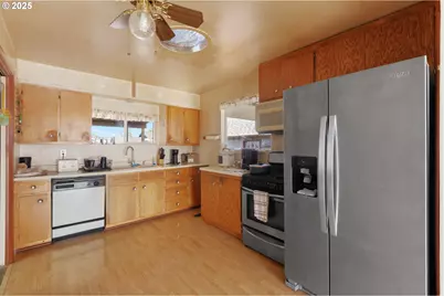 2812 W Sanders Ave, Roseburg, OR 97471 - Photo 12