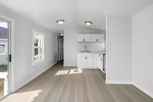 12726 SE Division St, Portland, OR 97236 - Photo 18