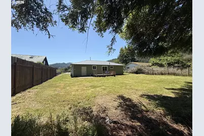 220 W Birch St, Powers, OR 97466 - Photo 4
