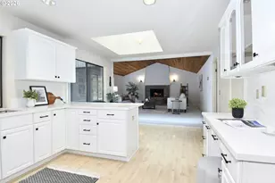 2 Essex Ct, Lake Oswego, OR 97034 - Photo 2