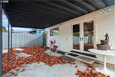8629 NE Clackamas St, Portland, OR 97220 - Photo 26