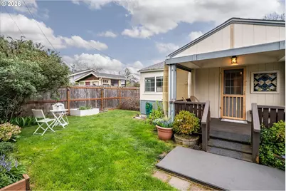 297 S 43rd St, Springfield, OR 97478 - Photo 8