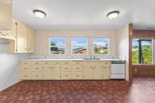 1030 Myrtle Crest Ln, Myrtle Point, OR 97458 - Photo 12