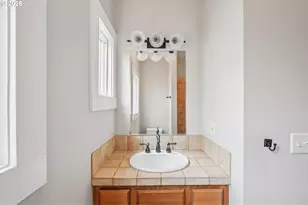 6013 NE Milton St, Portland, OR 97213 - Photo 10