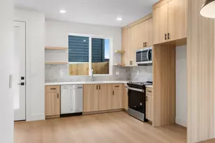 1660 SE Umatilla, Portland, OR 97202 - Photo 2