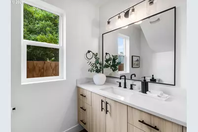 9298 N New York Ave #6, Portland, OR 97203 - Photo 8