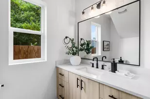 9298 N New York Ave, Portland, OR 97203 - Photo 8