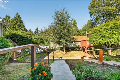 2811 SW Spring Garden St, Portland, OR 97219 - Photo 4