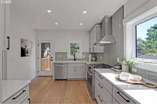 4750 N Kerby Ave, Portland, OR 97217 - Photo 12