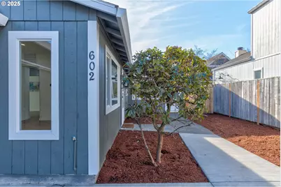 604 S Vermont St, Portland, OR 97219 - Photo 4