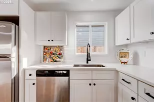 604 S Vermont St, Portland, OR 97219 - Photo 12