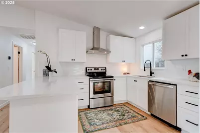 604 S Vermont St, Portland, OR 97219 - Photo 32