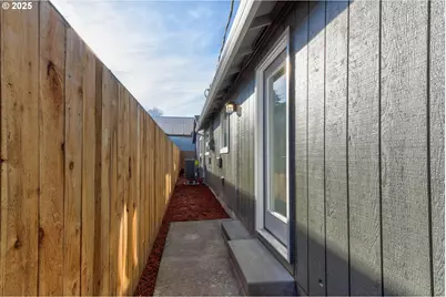 604 S Vermont St, Portland, OR 97219 - Photo 28