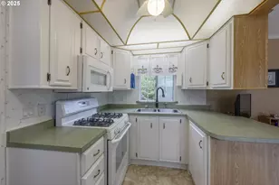 1210 SE 48th Pl, Lincoln City, OR 97367 - Photo 12