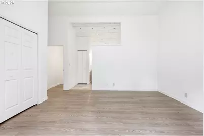 7048 Glacier Dr, Springfield, OR 97478 - Photo 14