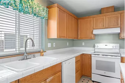 240 E Jersey St, Gladstone, OR 97027 - Photo 14