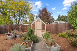 240 E Jersey St, Gladstone, OR 97027 - Photo 36