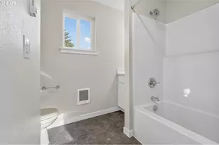 9281 E Burnside St, Portland, OR 97216 - Photo 16