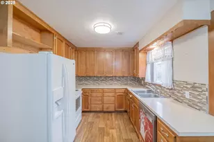 1110 Cascade Dr, Lebanon, OR 97355 - Photo 10