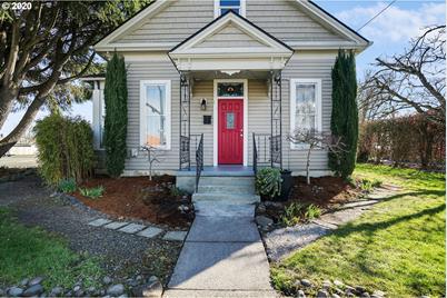 612 N 1st St, Silverton, OR 97381 - Photo 1