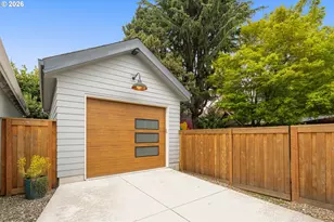 3645 SE Center St, Portland, OR 97202 - Photo 32