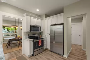 3645 SE Center St, Portland, OR 97202 - Photo 12