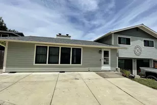 2220 Maine Ct, North Bend, OR 97459 - Photo 2