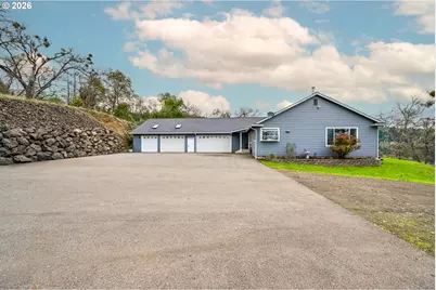 658 Ryan Heights Ln, Roseburg, OR 97470 - Photo 4