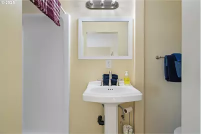259 S Pacific St, Rockaway Beach, OR 97136 - Photo 16