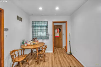 240 NE 80th Ave, Portland, OR 97213 - Photo 8
